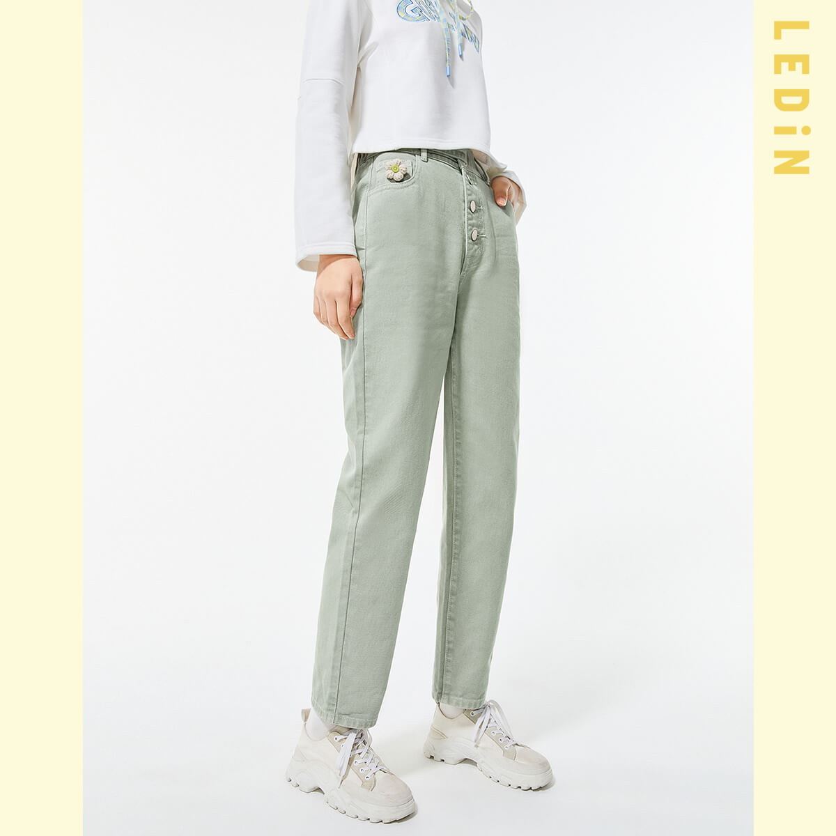 กางเกงยีนส์ผู้หญิงทรงตรงฤดูใบไม้ผลิปี 2021 กางเกงยีนส์ผู้หญิงลายดอกไม้เด็กใหม่ทรงหลวม กางเกงยีนส์ผู้หญิงทรงตรงฤดูใบไม้ผลิปี 2021 กางเกงยีนส์ผู้หญิงลายดอกไม้เด็กใหม่ทรงหลวม